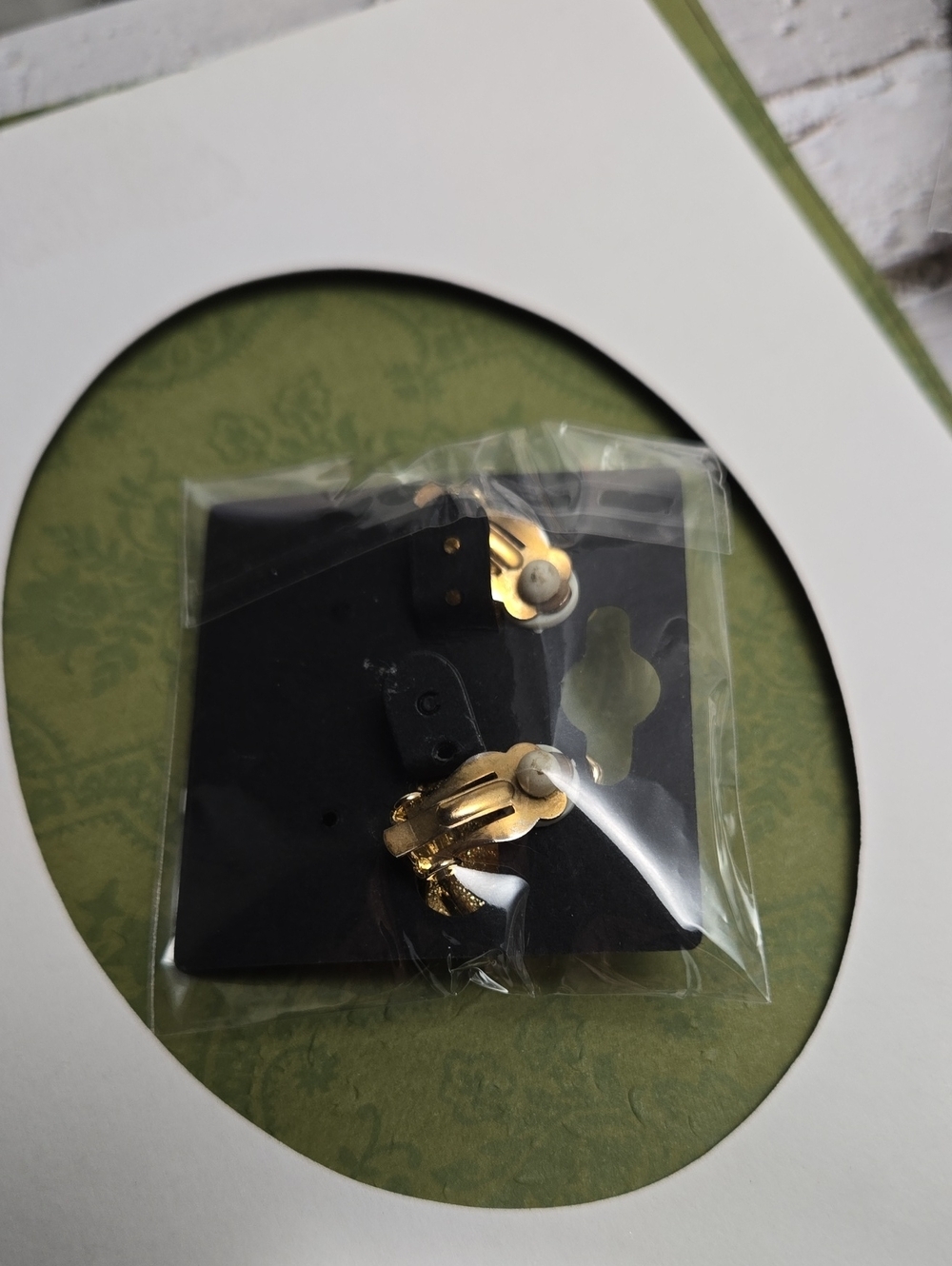 Vintage Gold and Cream Pearl-Style Swirl Clip Earrings - Picture 4 of 16